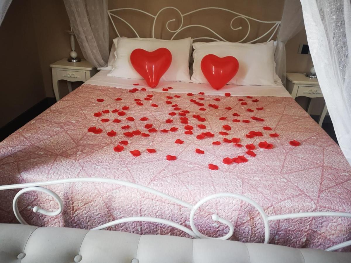 B&B A Due Passi Caserta Ngoại thất bức ảnh